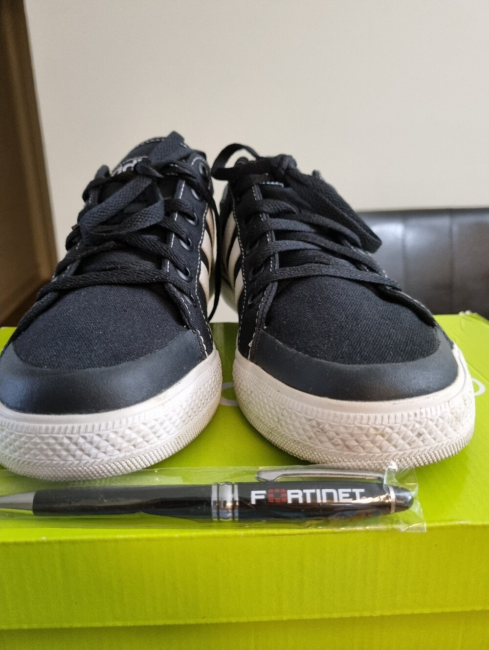 Adidas black and white men's sneakers Size 9.5 U.S. - Picture 15 of 15